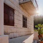 Apartament Curri *