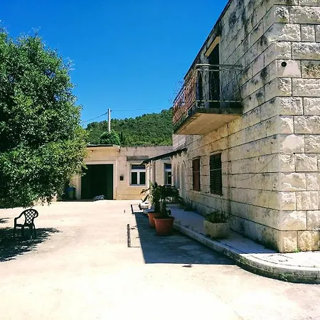 Curri Pučišća