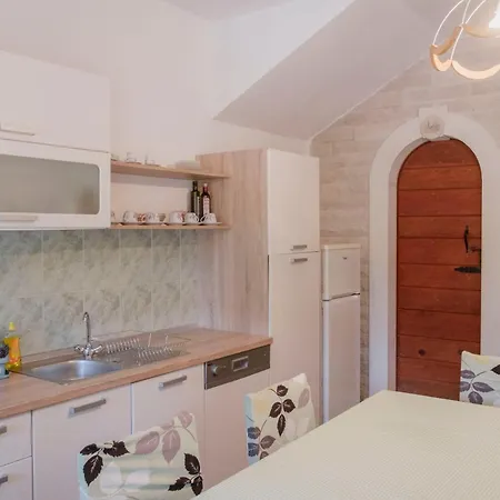 Curri Apartman