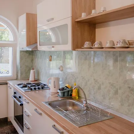 Curri Apartman *