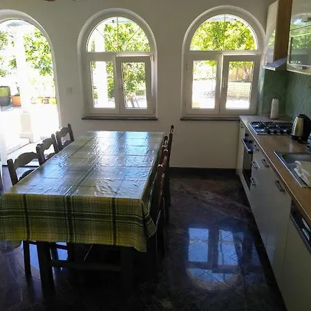 דירה Curri פוצ'ישצ'ה